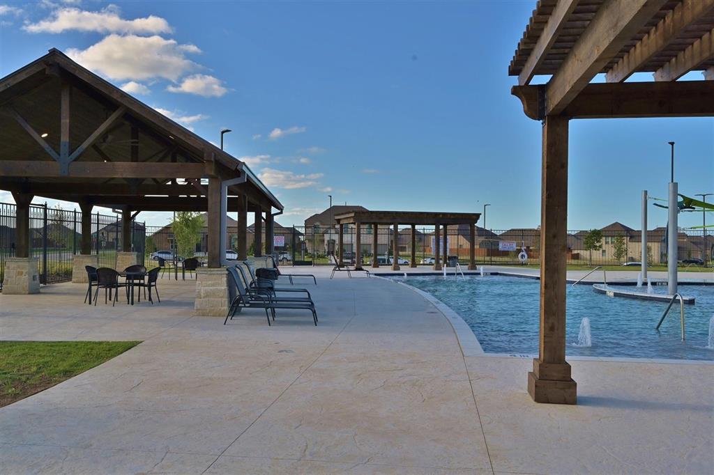 3704 Walnut Ridge Drive Property Photo 8