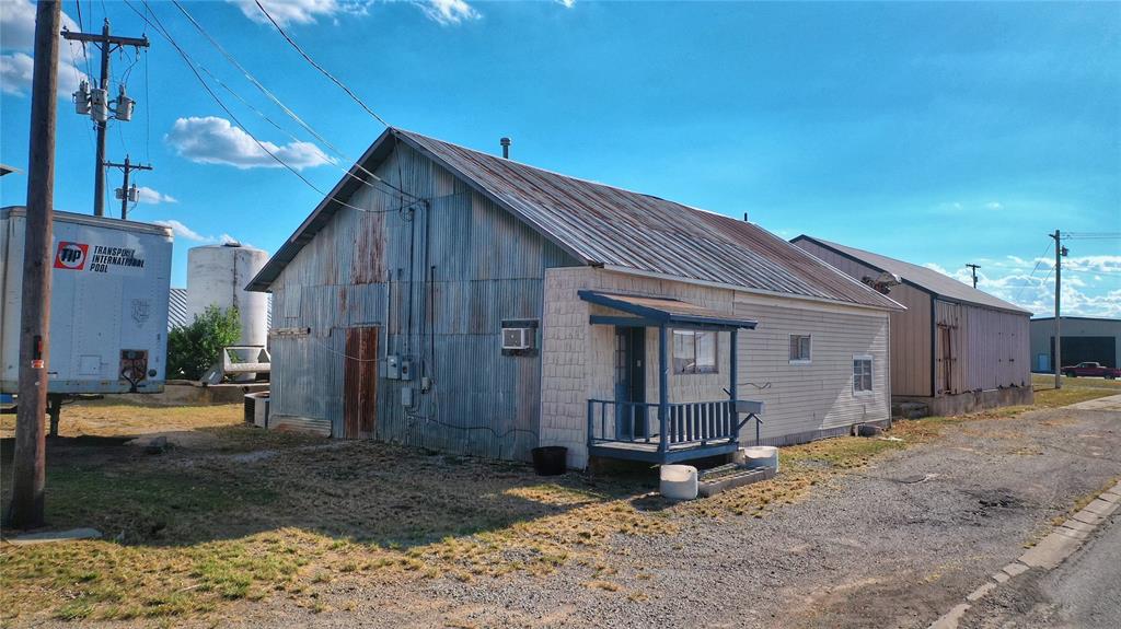 9 Clay Street Property Photo 8