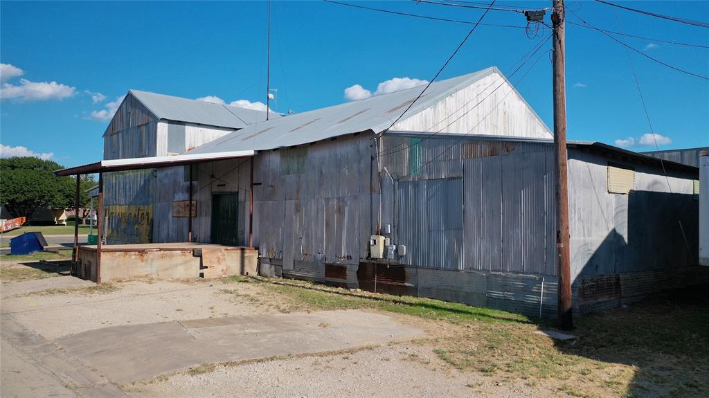 9 Clay Street Property Photo 10