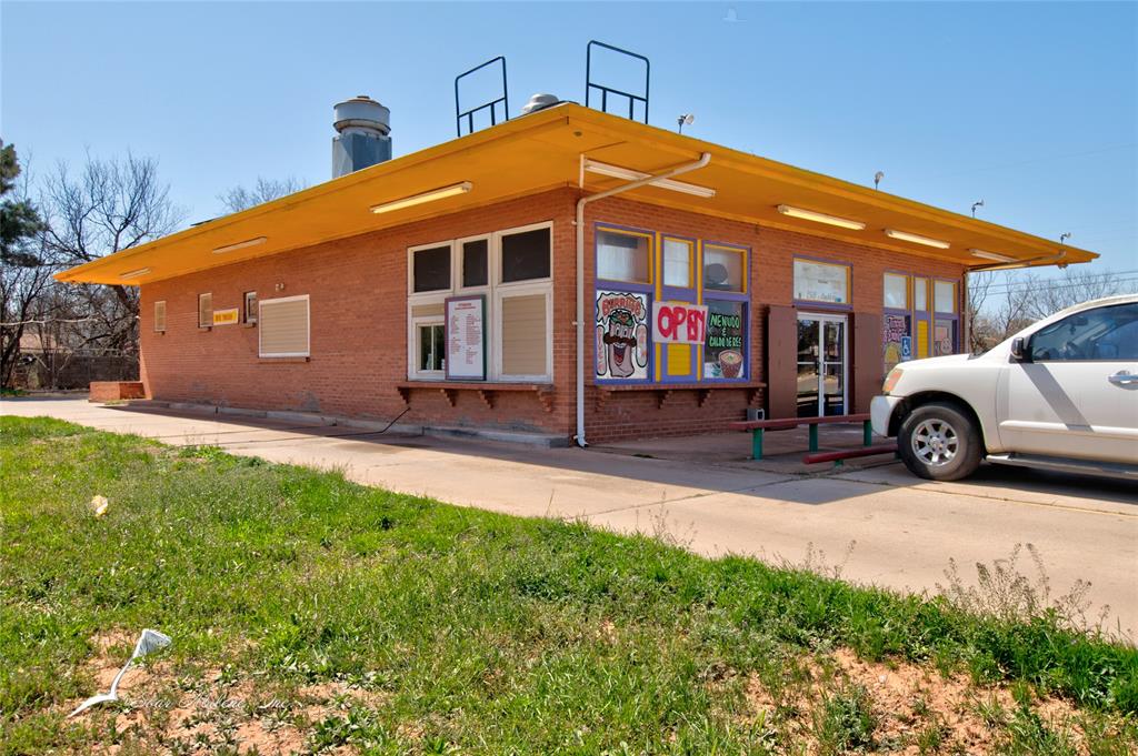 2501 Ambler Avenue Property Photo 3