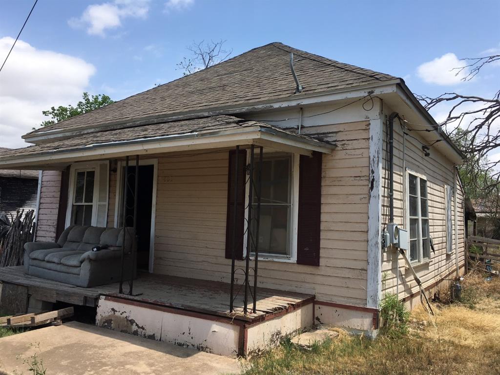803 S Neches Street Property Photo 1
