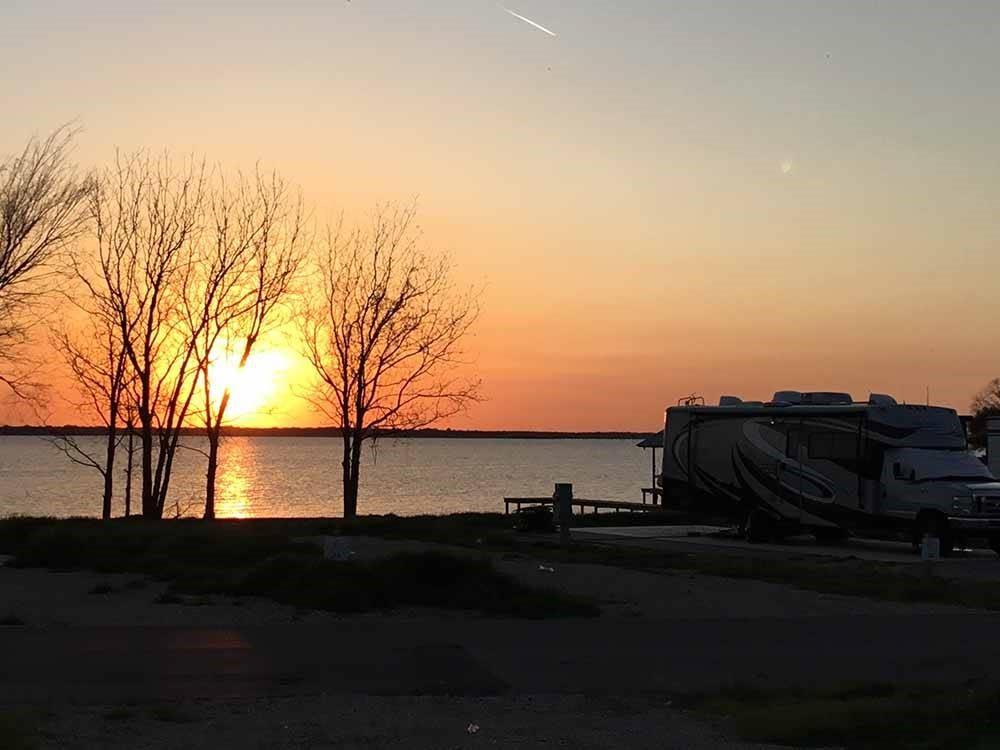 5084 Waterfront Road Property Photo 2