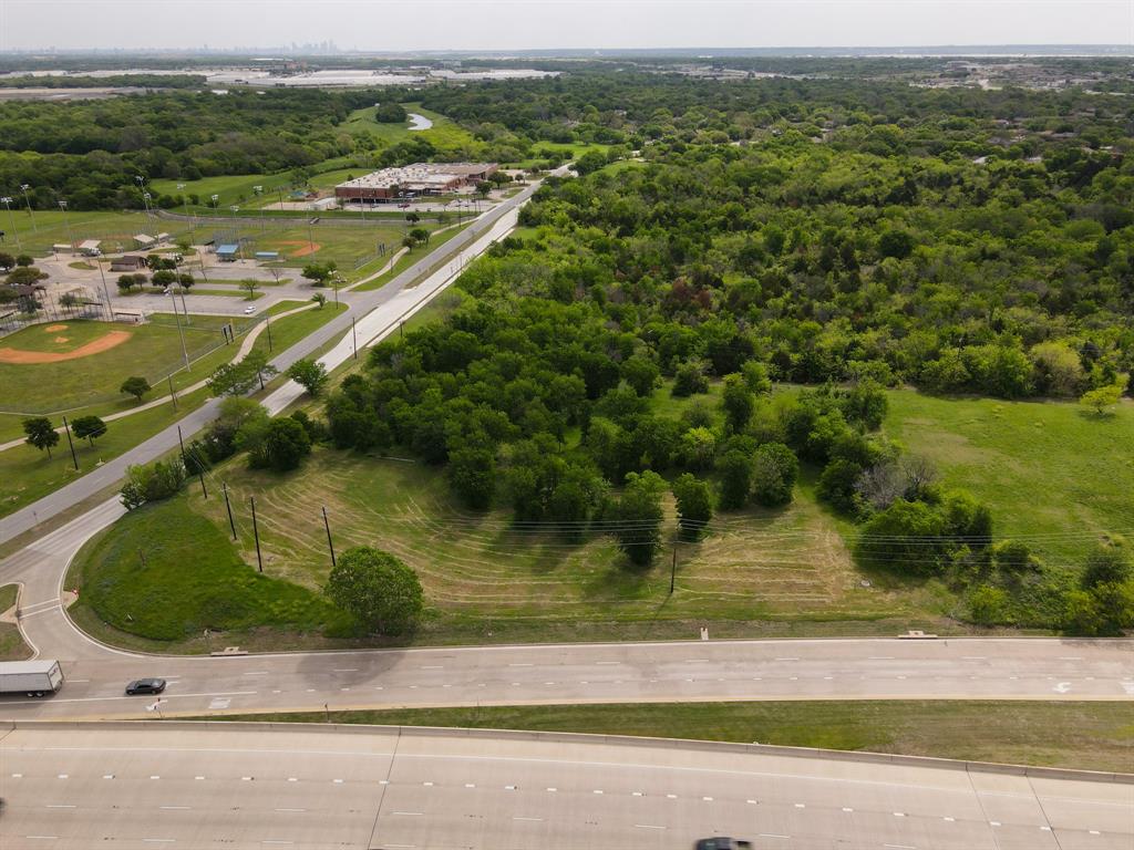 2200 N Carrier Parkway Property Photo 7