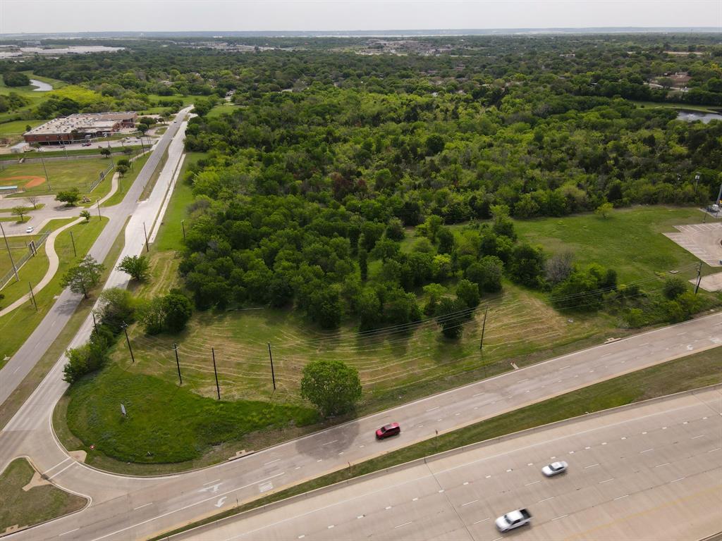 2200 N Carrier Parkway Property Photo 8