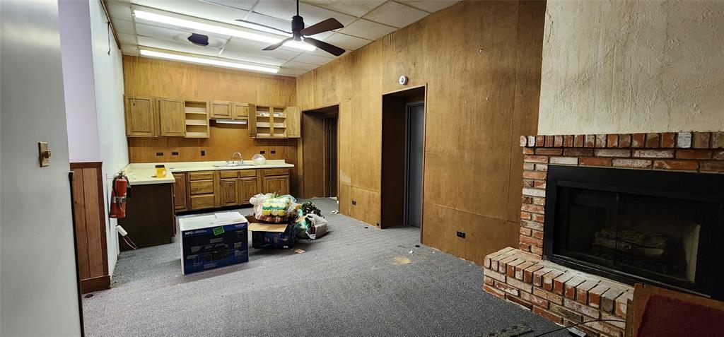 108 E Commerce Street Property Photo 21
