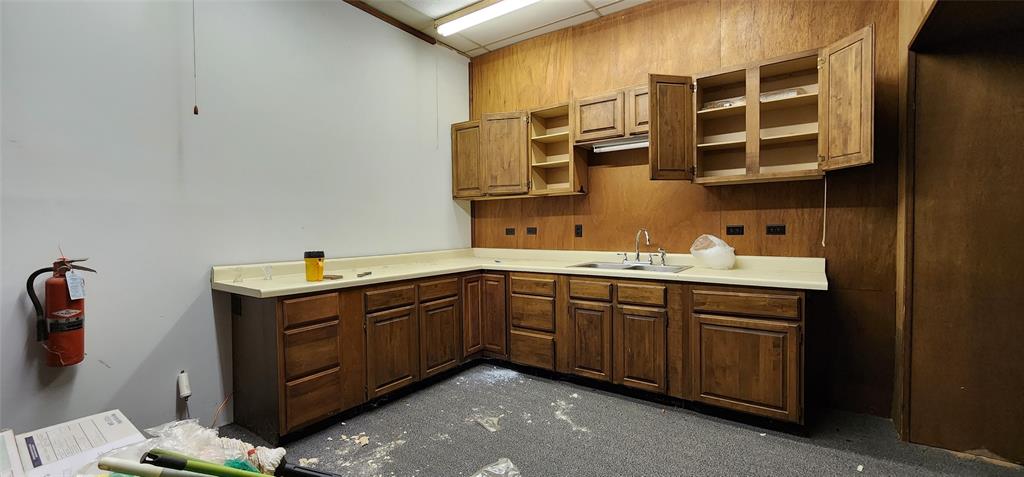 108 E Commerce Street Property Photo 23