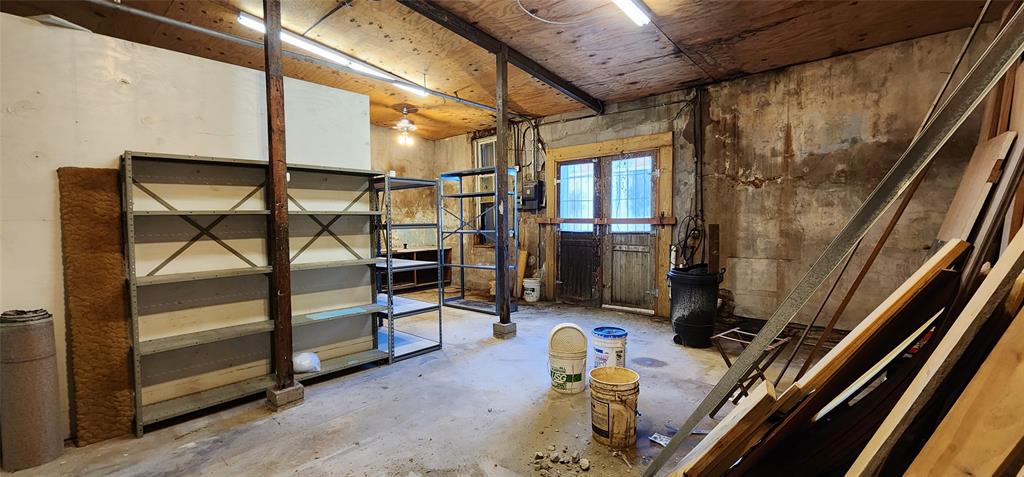 108 E Commerce Street Property Photo 27