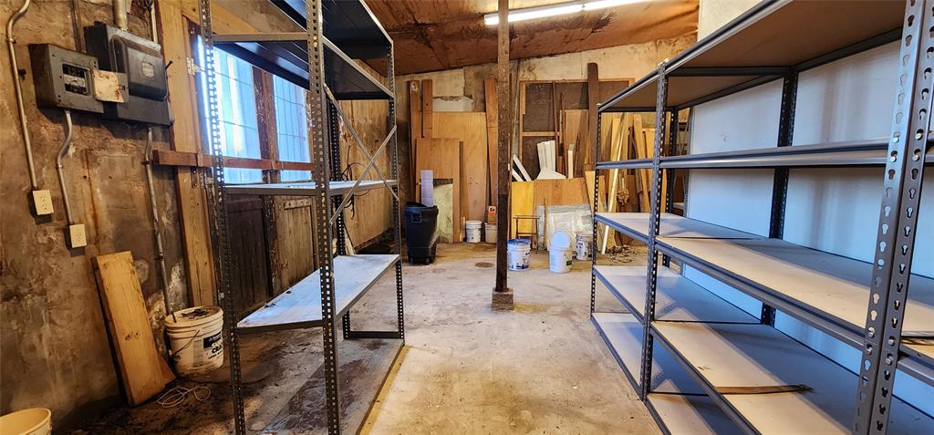 108 E Commerce Street Property Photo 28