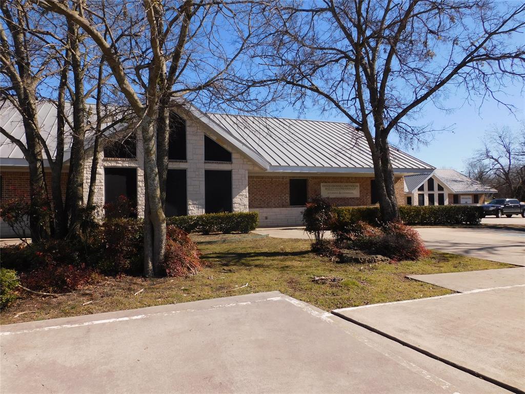220 E Evergreen Street Property Photo 3