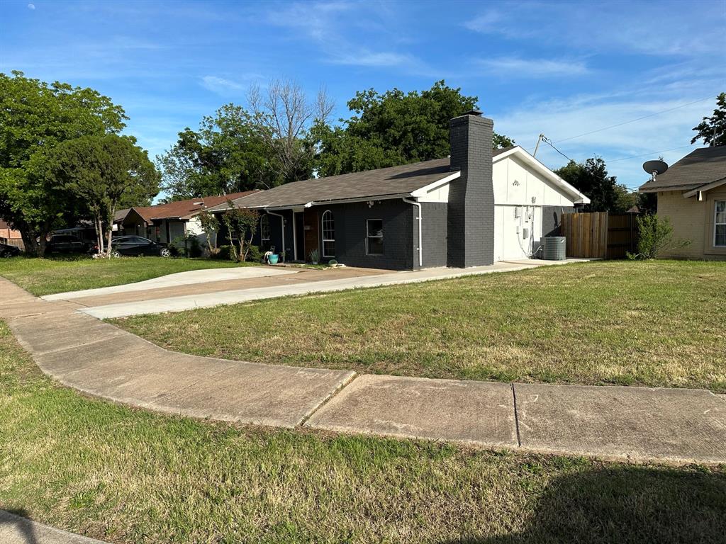 1013 Las Flores Court Property Photo 3