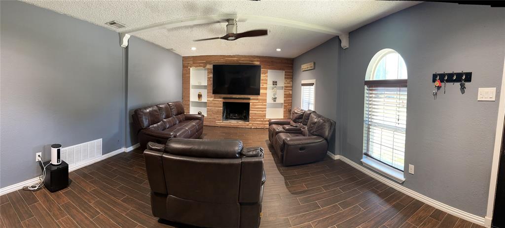1013 Las Flores Court Property Photo 5