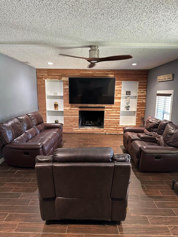 1013 Las Flores Court Property Photo 6