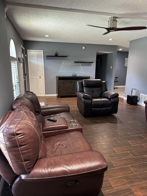 1013 Las Flores Court Property Photo 8