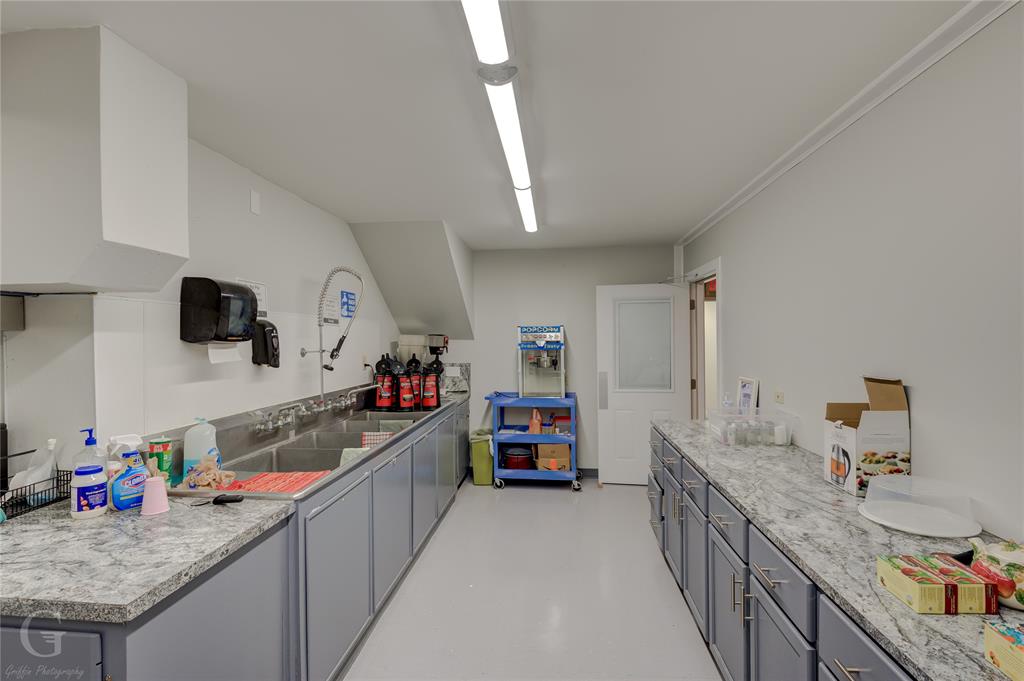 2125 Airline Drive Property Photo 18