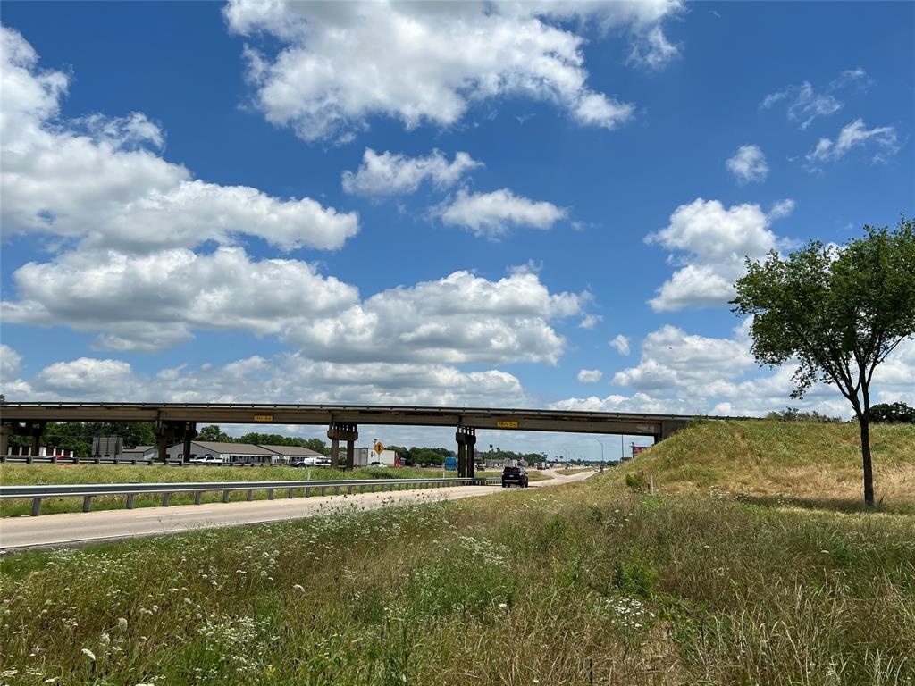28acres W Interstate 30 Road Property Photo 3