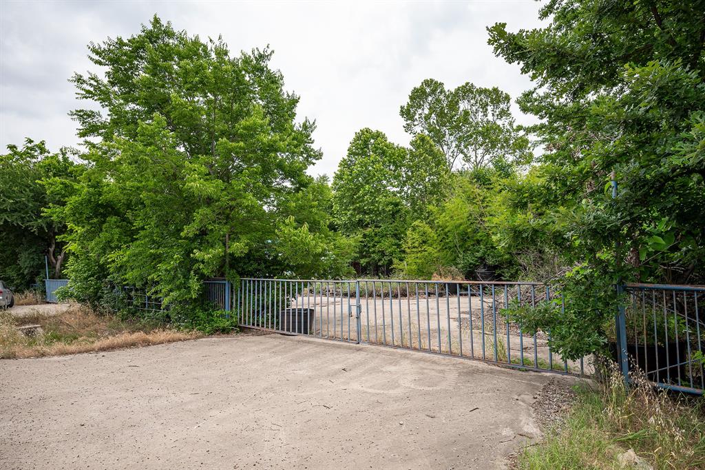 860 S State Highway 5 Property Photo 6
