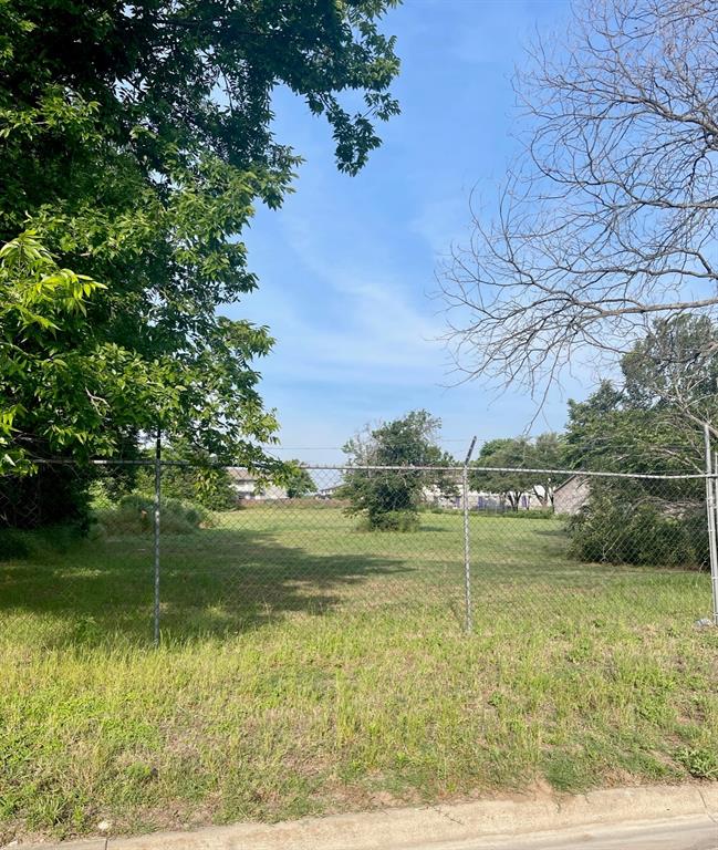 900 S Second Avenue Property Photo 4