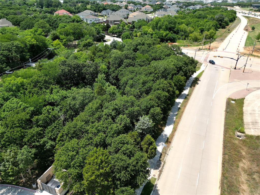 2201 Shady Oaks Drive Property Photo 4