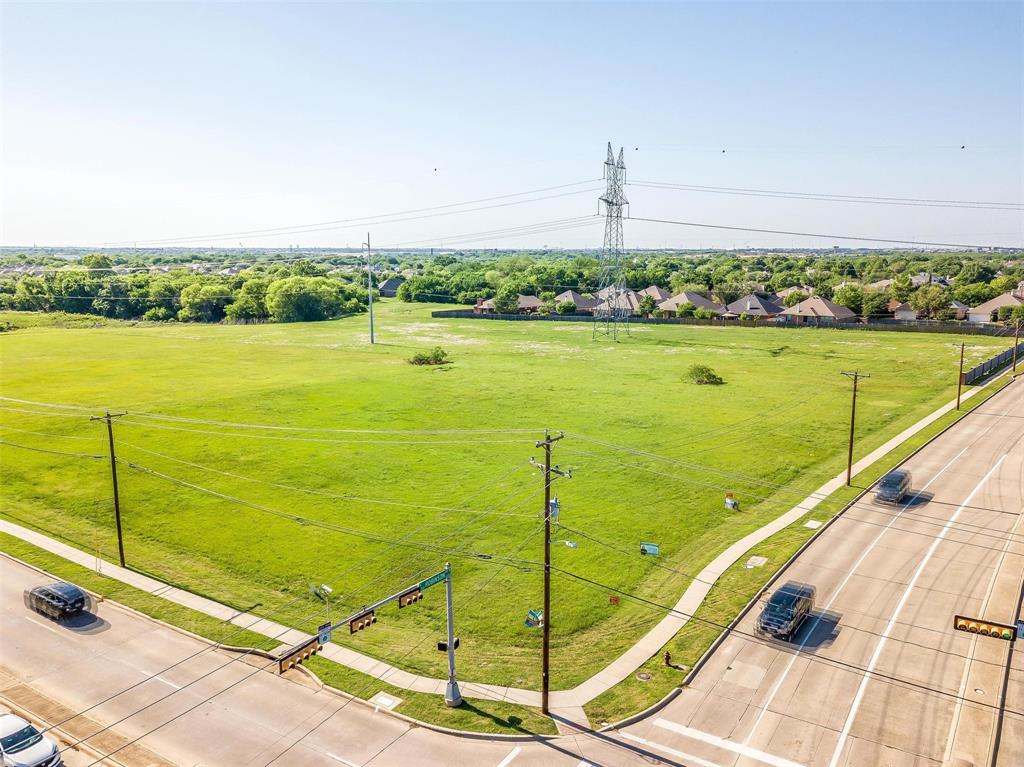 908 Polo Road Property Photo 4