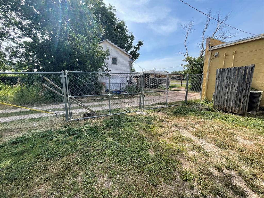 1926 N 1st Street Property Photo 12