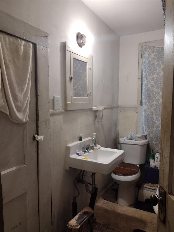 5631 East Side Avenue Property Photo 9