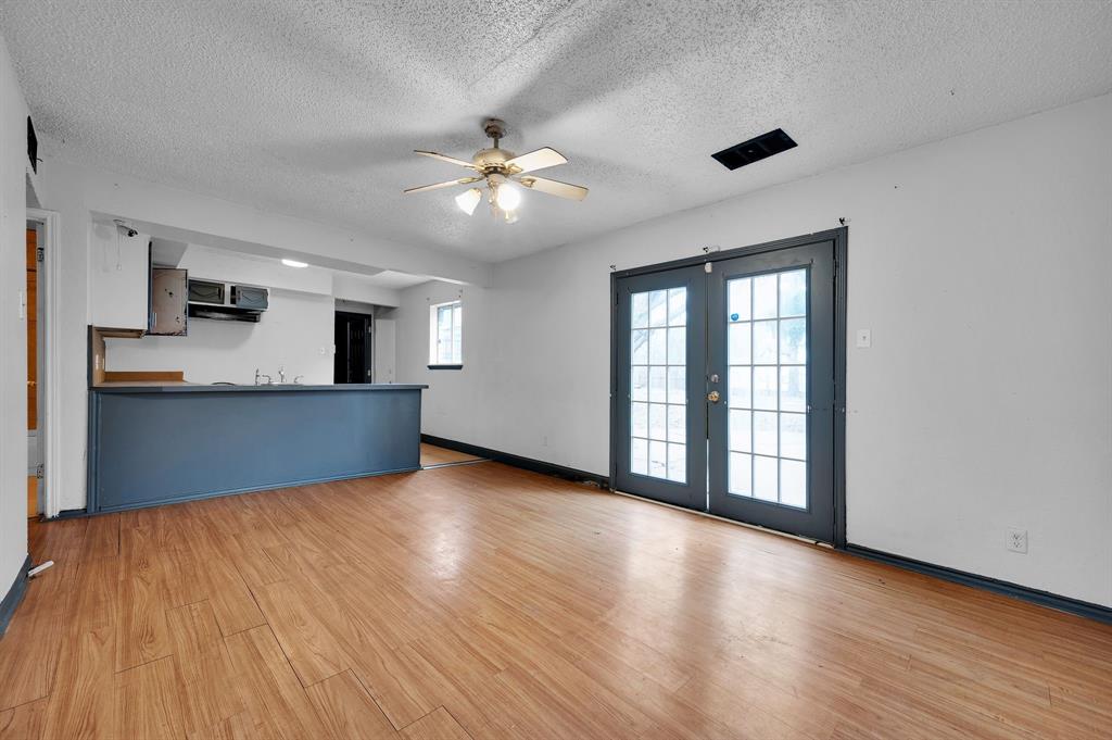 816 Hillcrest Drive Property Photo 4