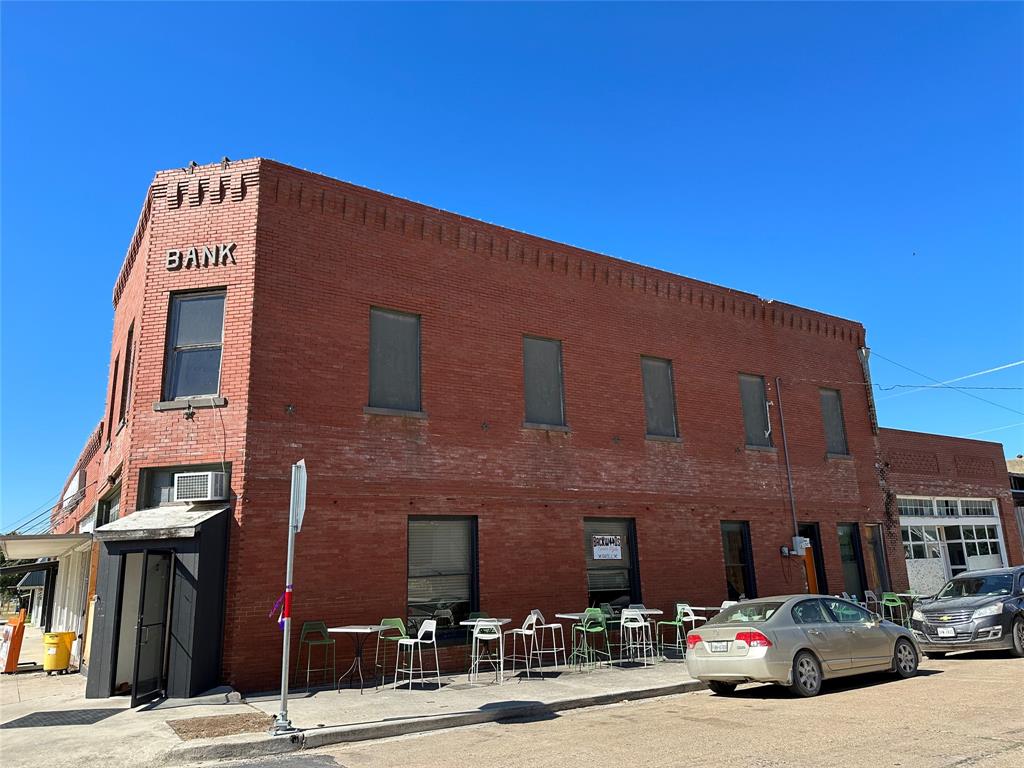 100 S Main Street Property Photo 1