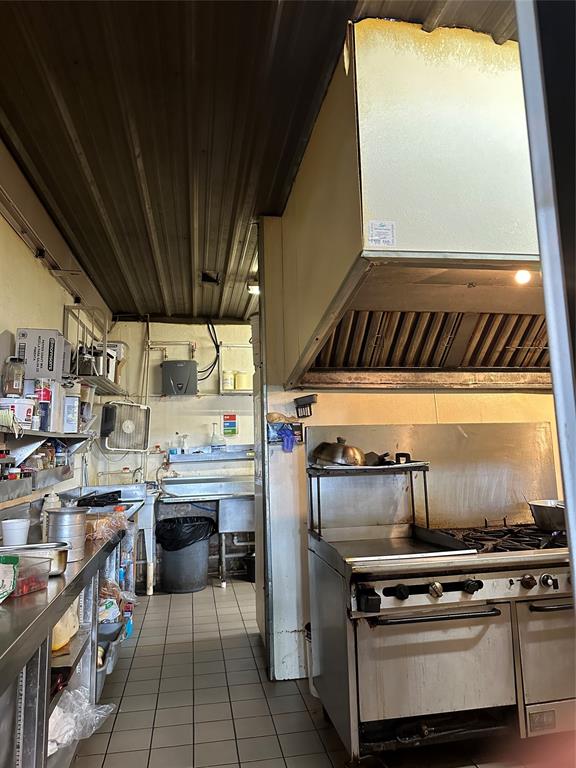 100 S Main Street Property Photo 5