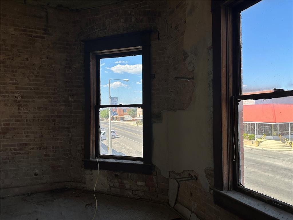 100 S Main Street Property Photo 6