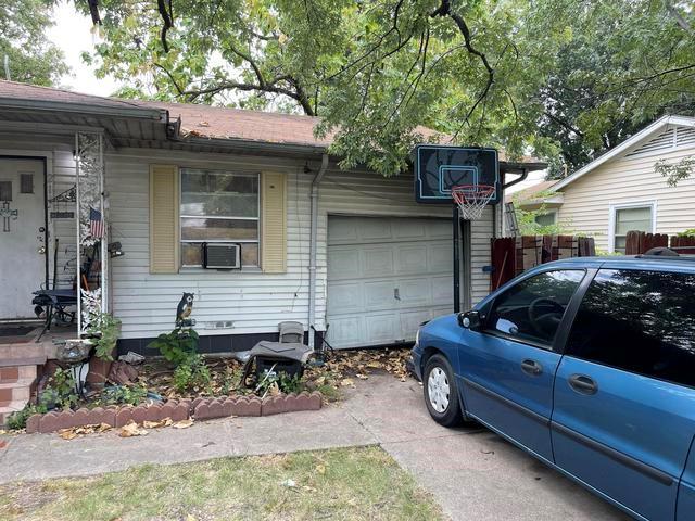 214 E Daugherty Drive Property Photo 2