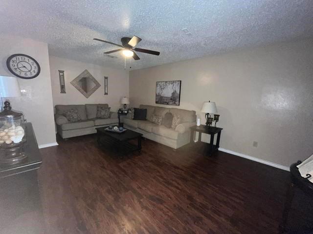 4404 Willow Crest Drive Property Photo 4