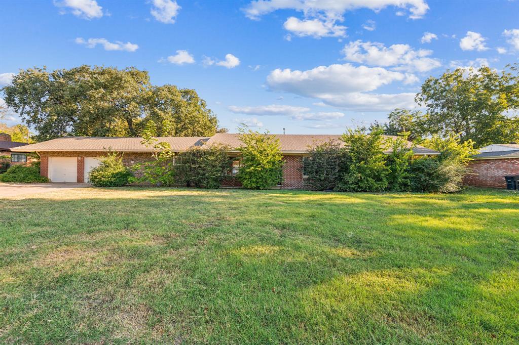 5621 Maceo Lane Property Photo 1
