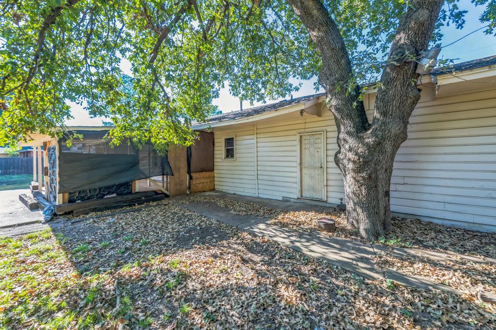 5621 Maceo Lane Property Photo 2