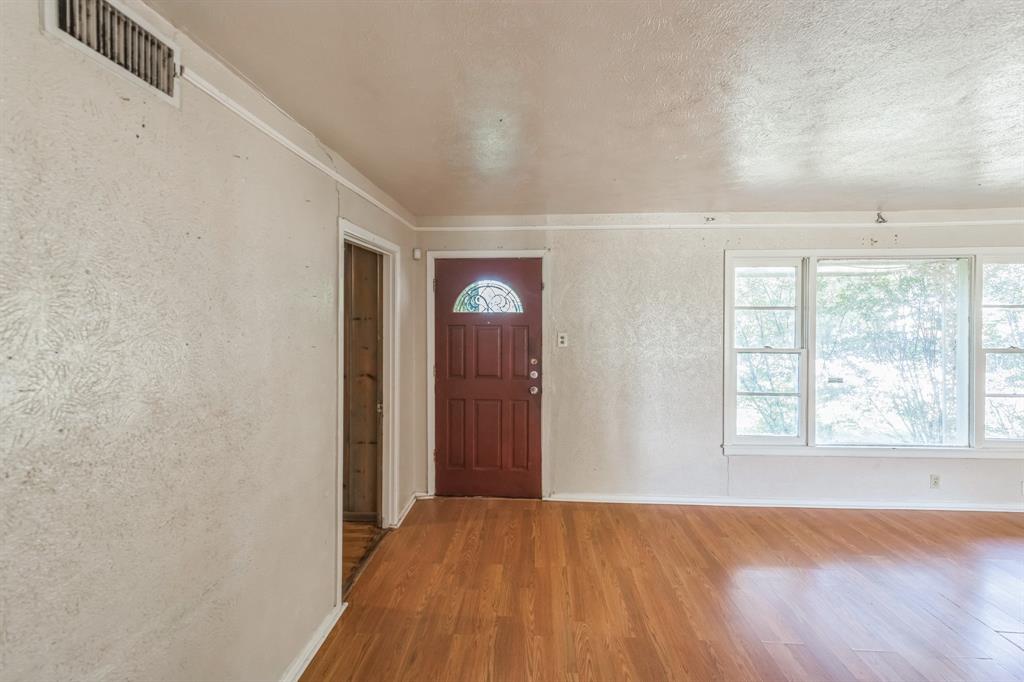 5621 Maceo Lane Property Photo 3
