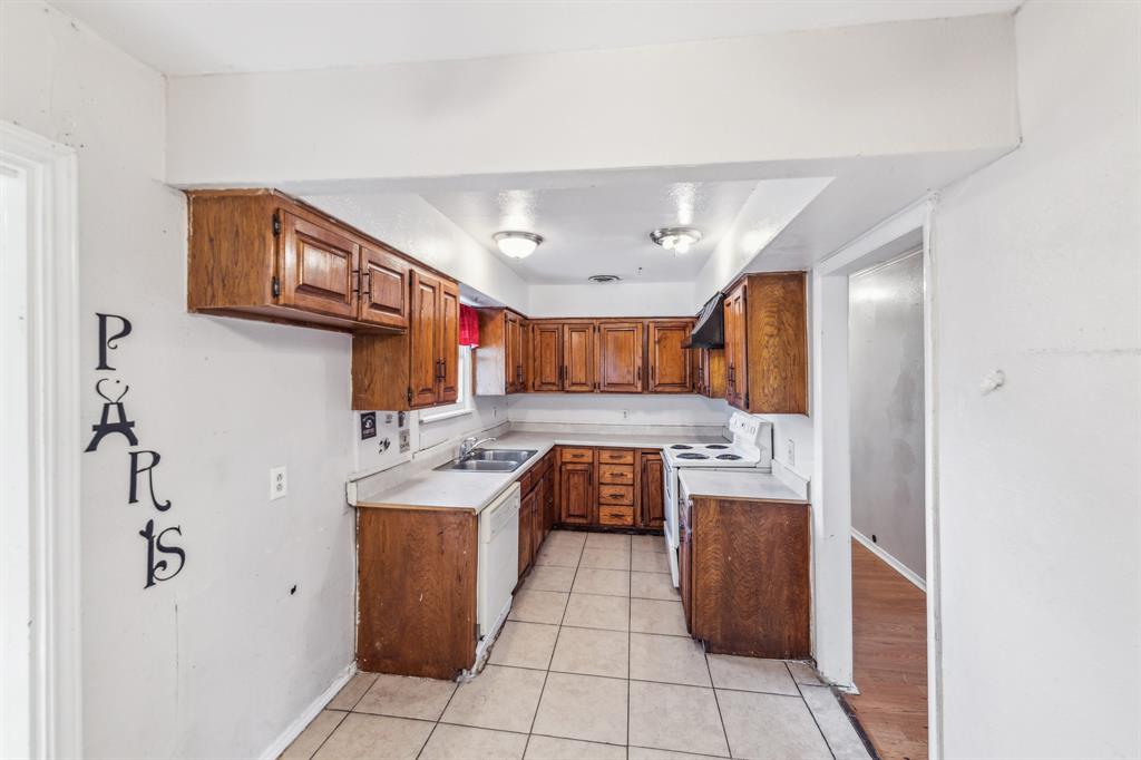 5621 Maceo Lane Property Photo 7