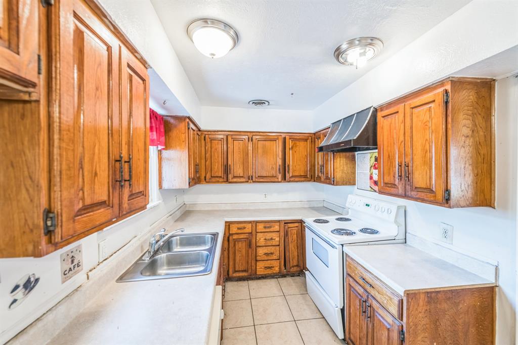 5621 Maceo Lane Property Photo 8