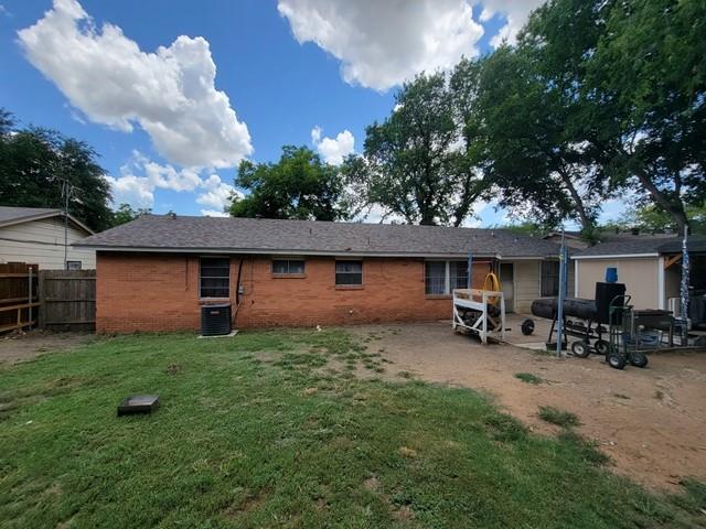 2501 Gilbert Circle Property Photo 2