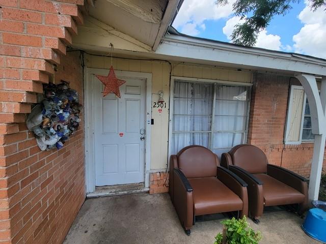 2501 Gilbert Circle Property Photo 4