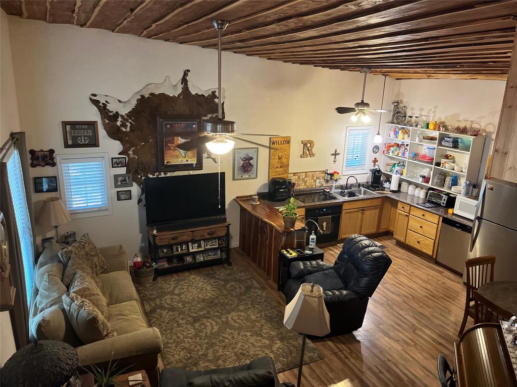 207 County Road 125 Property Photo 2
