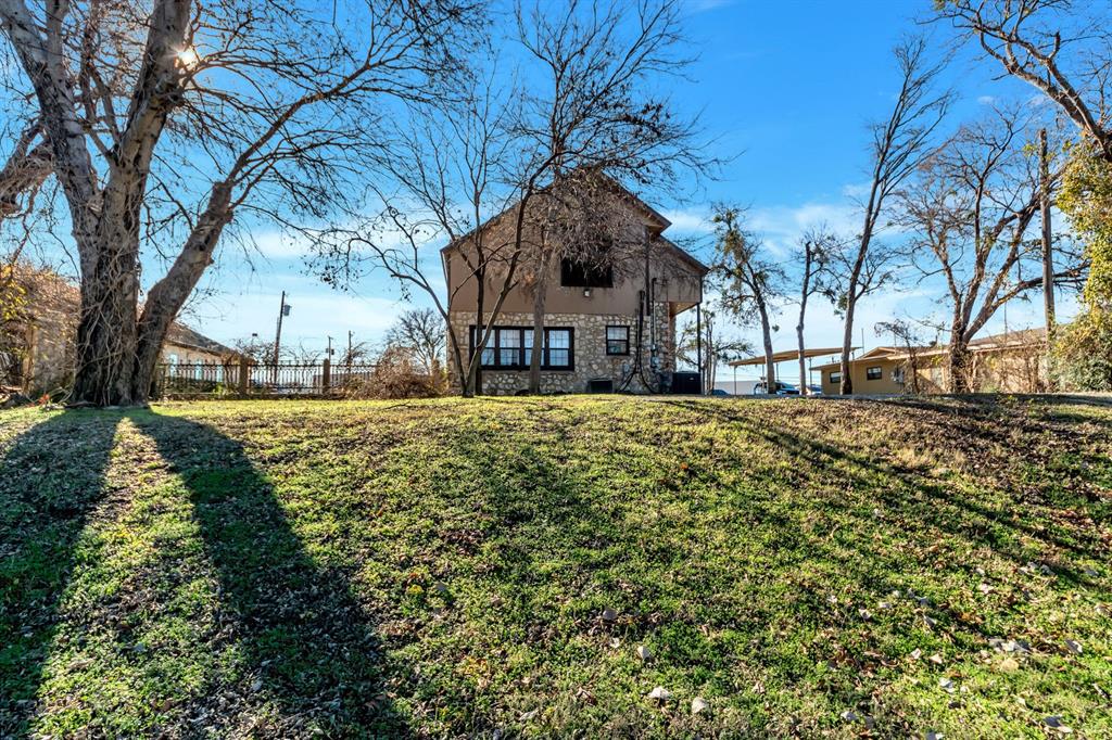 6712 Azle Avenue Property Photo 7