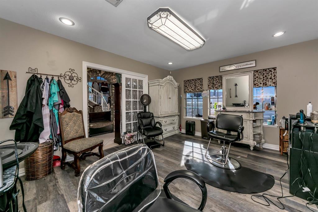 6712 Azle Avenue Property Photo 10