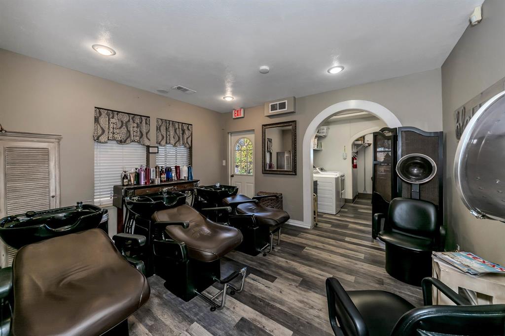 6712 Azle Avenue Property Photo 11