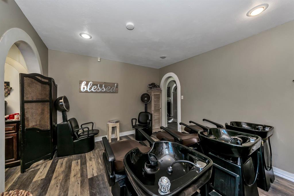 6712 Azle Avenue Property Photo 12