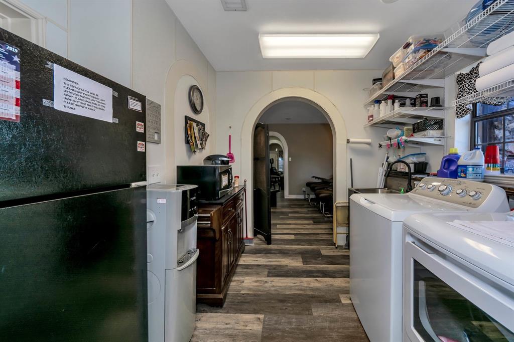 6712 Azle Avenue Property Photo 13