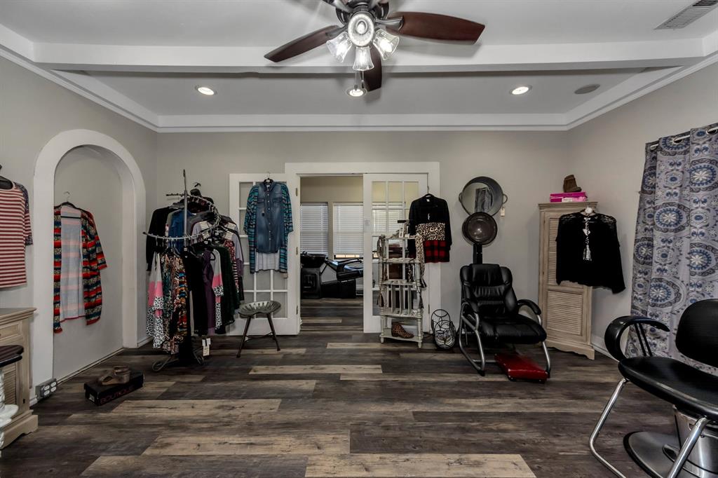 6712 Azle Avenue Property Photo 14