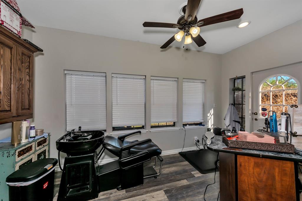6712 Azle Avenue Property Photo 15