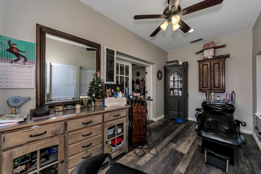 6712 Azle Avenue Property Photo 16