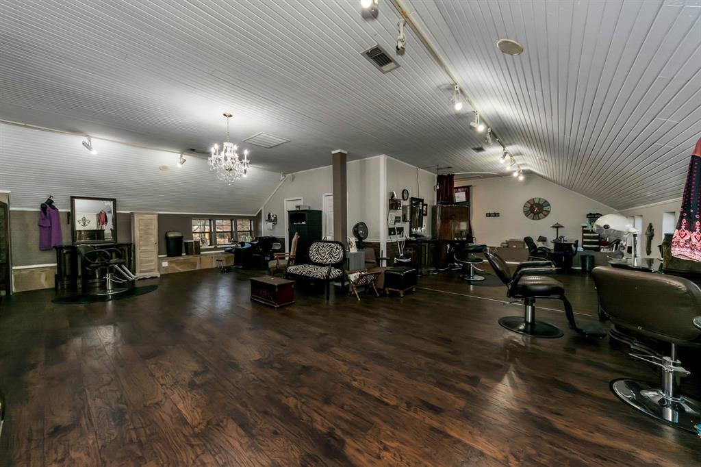 6712 Azle Avenue Property Photo 22
