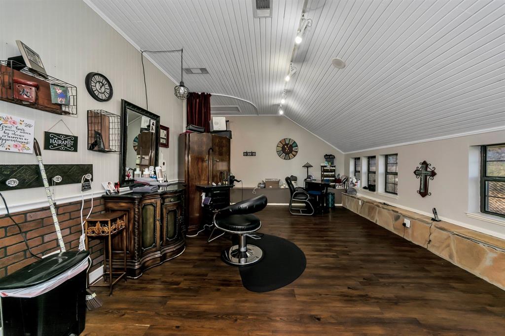 6712 Azle Avenue Property Photo 23