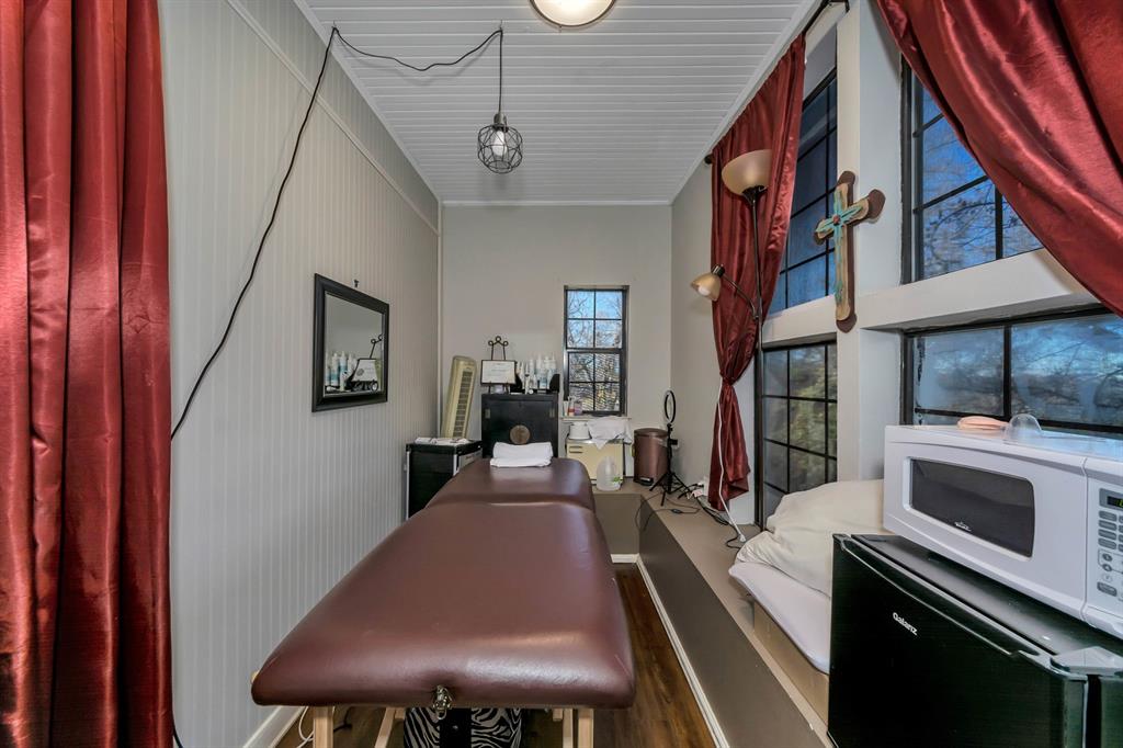 6712 Azle Avenue Property Photo 25